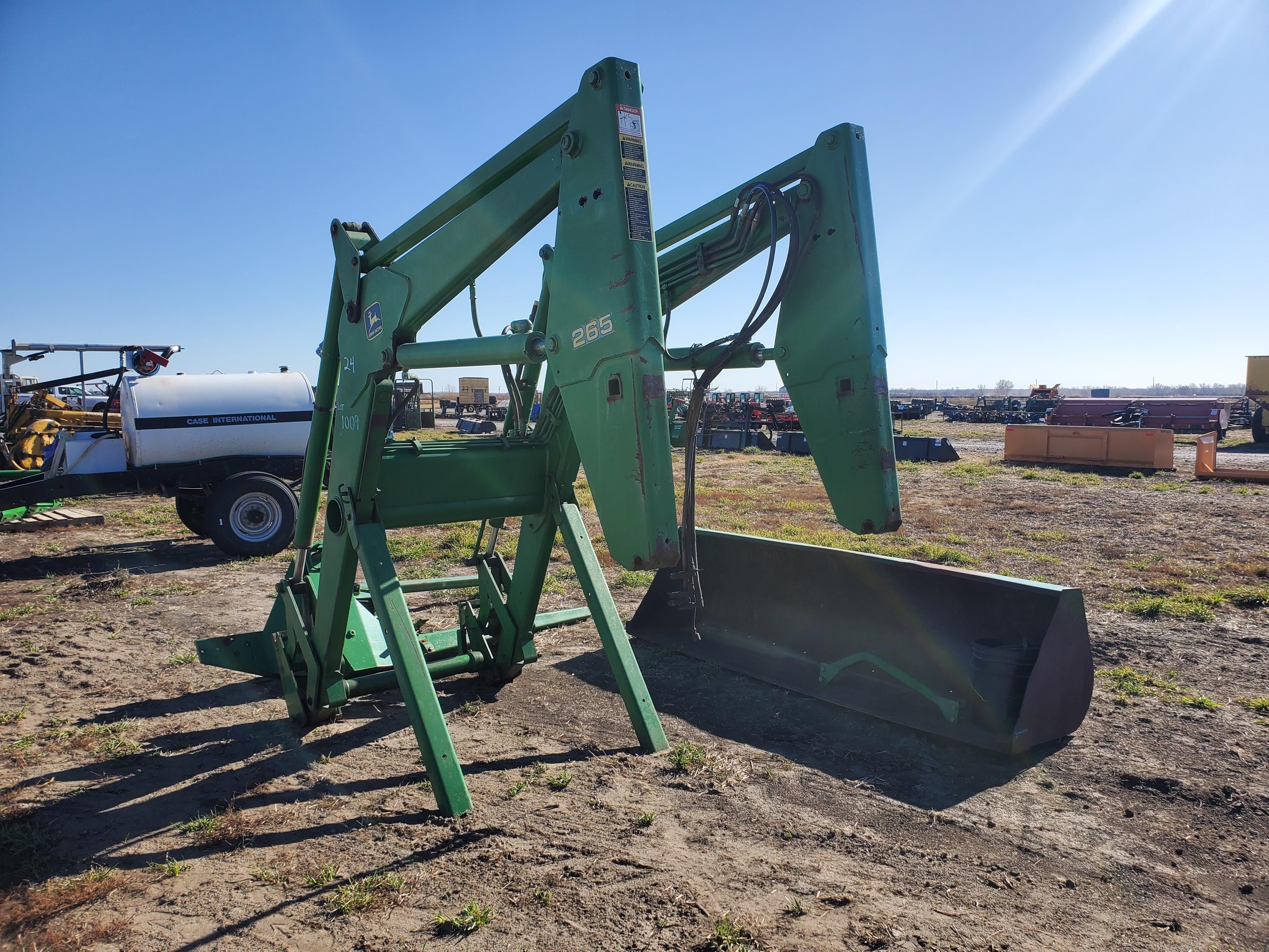 Main image John Deere 265