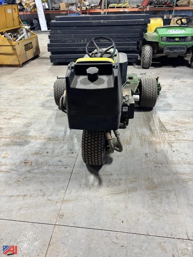 Image of John Deere 2653B equipment image 2