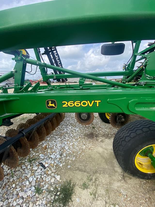 Image of John Deere 2660VT equipment image 1