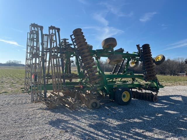 Image of John Deere 2660VT equipment image 2