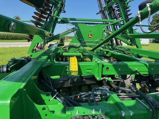 Image of John Deere 2660VT equipment image 4