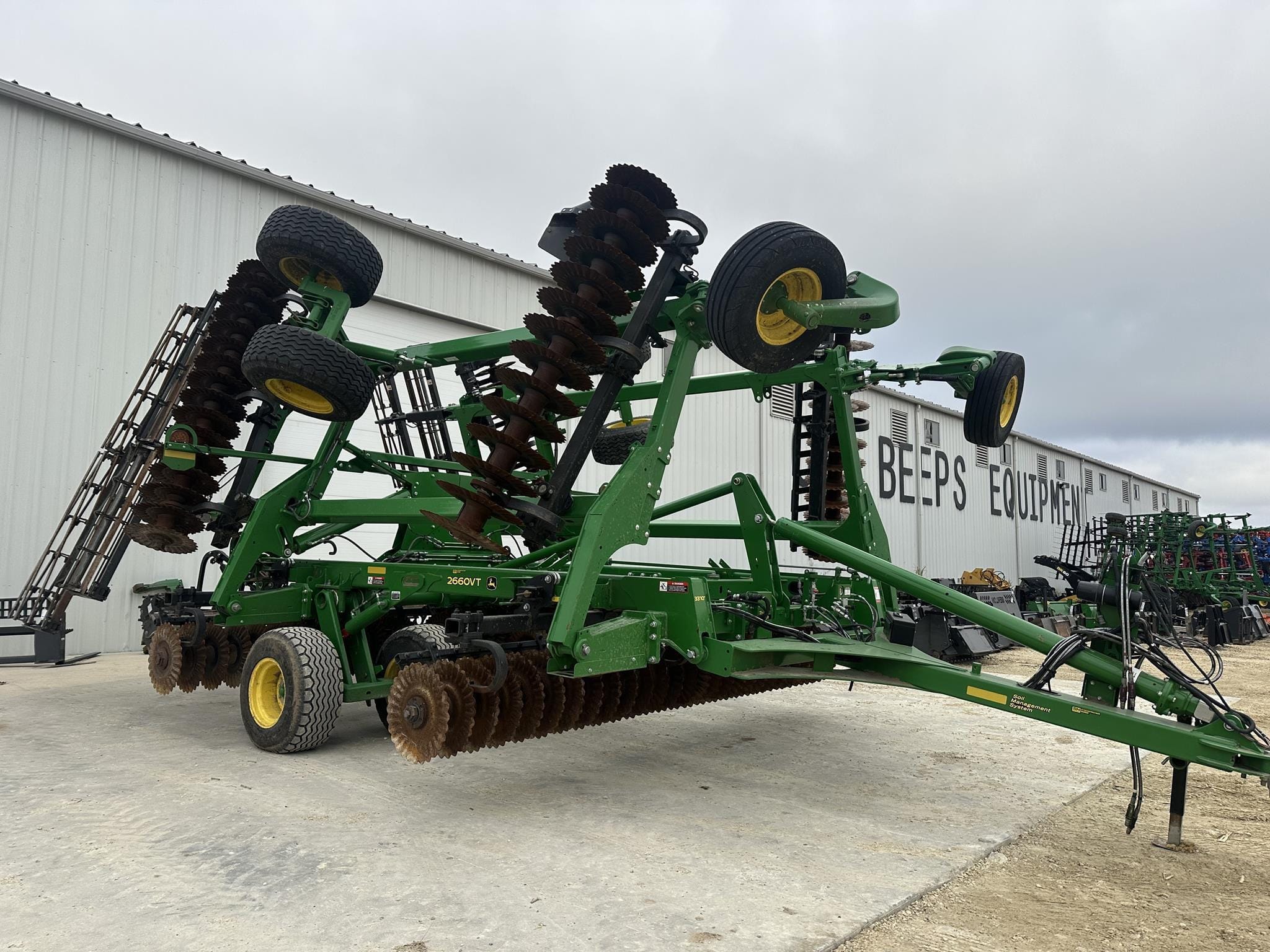 2022 John Deere 2660VT Equipment Image0