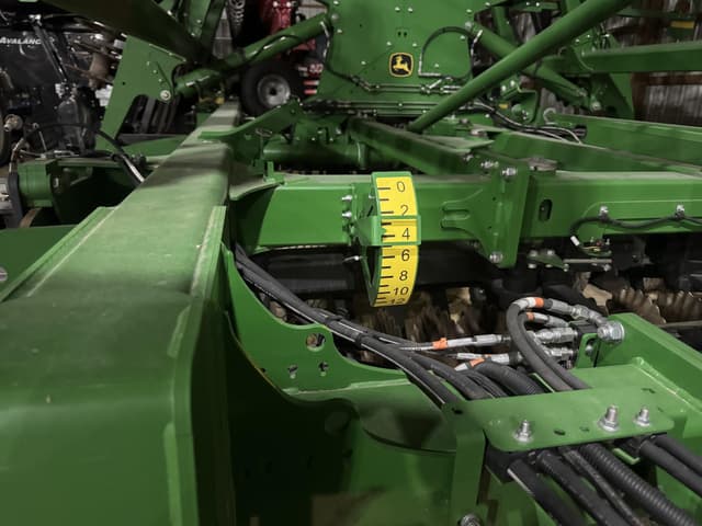 Image of John Deere 2660VT equipment image 2