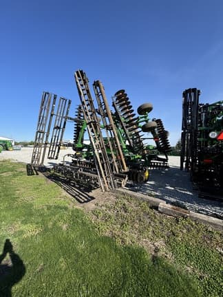 Image of John Deere 2660VT equipment image 3