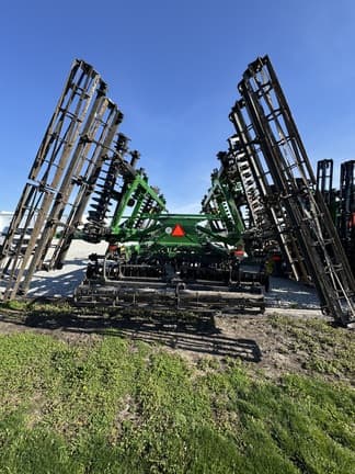 Image of John Deere 2660VT equipment image 4