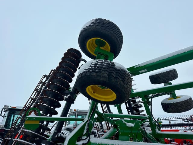 Image of John Deere 2660VT equipment image 3