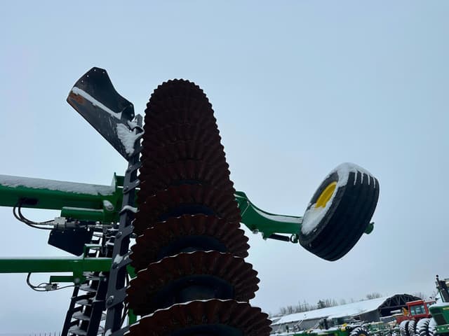 Image of John Deere 2660VT equipment image 4