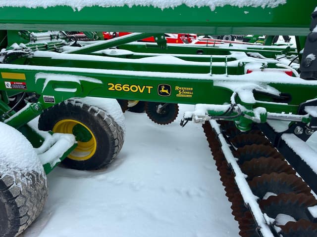 Image of John Deere 2660VT equipment image 2