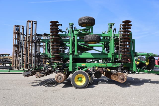 Image of John Deere 2660VT equipment image 4