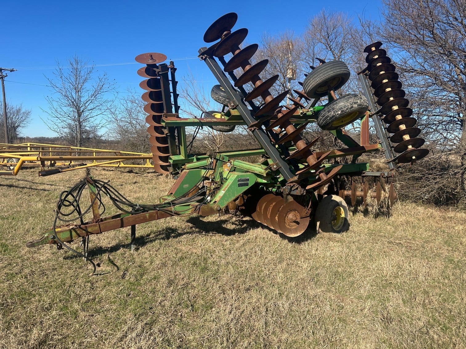 John Deere 630 Equipment Image0