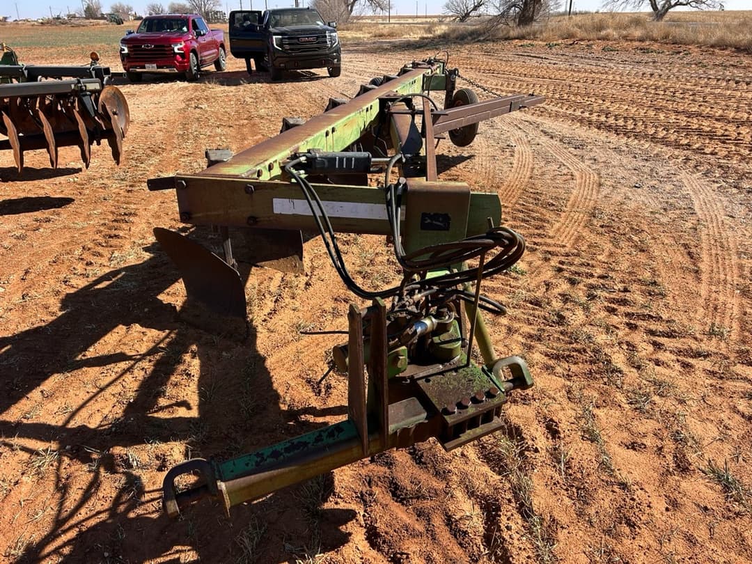 Image of John Deere 2700 Image 1