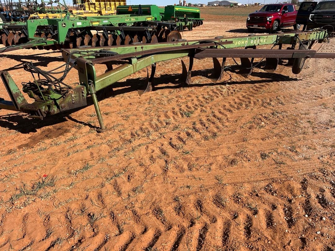 Image of John Deere 2700 Image 0