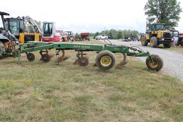 Image of John Deere 2700 equipment image 3