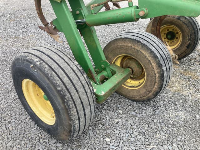 Image of John Deere 2700 equipment image 4