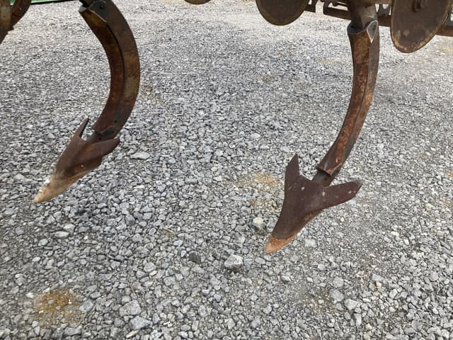 Image of John Deere 2700 equipment image 1