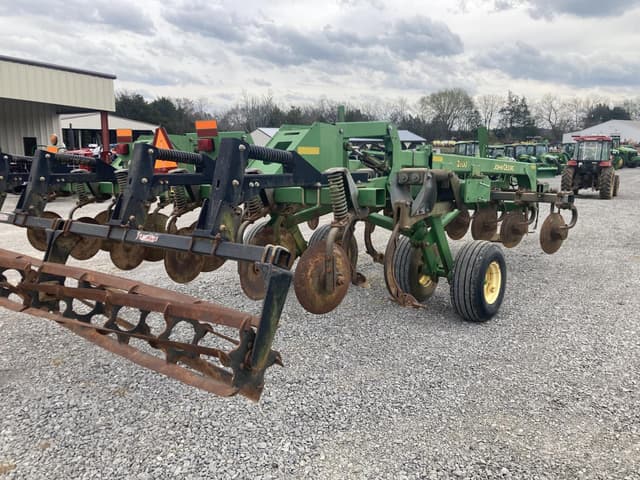 Image of John Deere 2700 equipment image 3