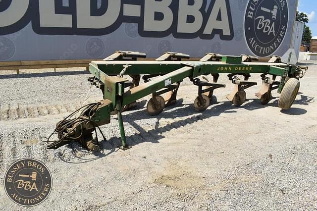 Image of John Deere 2700 equipment image 1