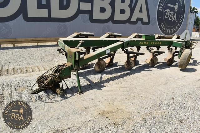 Image of John Deere 2700 equipment image 2