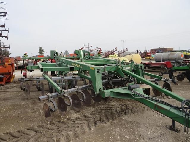 Image of John Deere 2700 equipment image 2