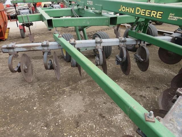 Image of John Deere 2700 equipment image 4