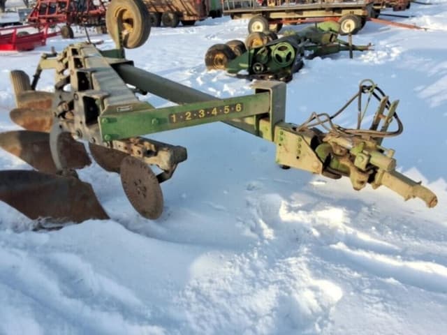 Image of John Deere 2700 equipment image 1