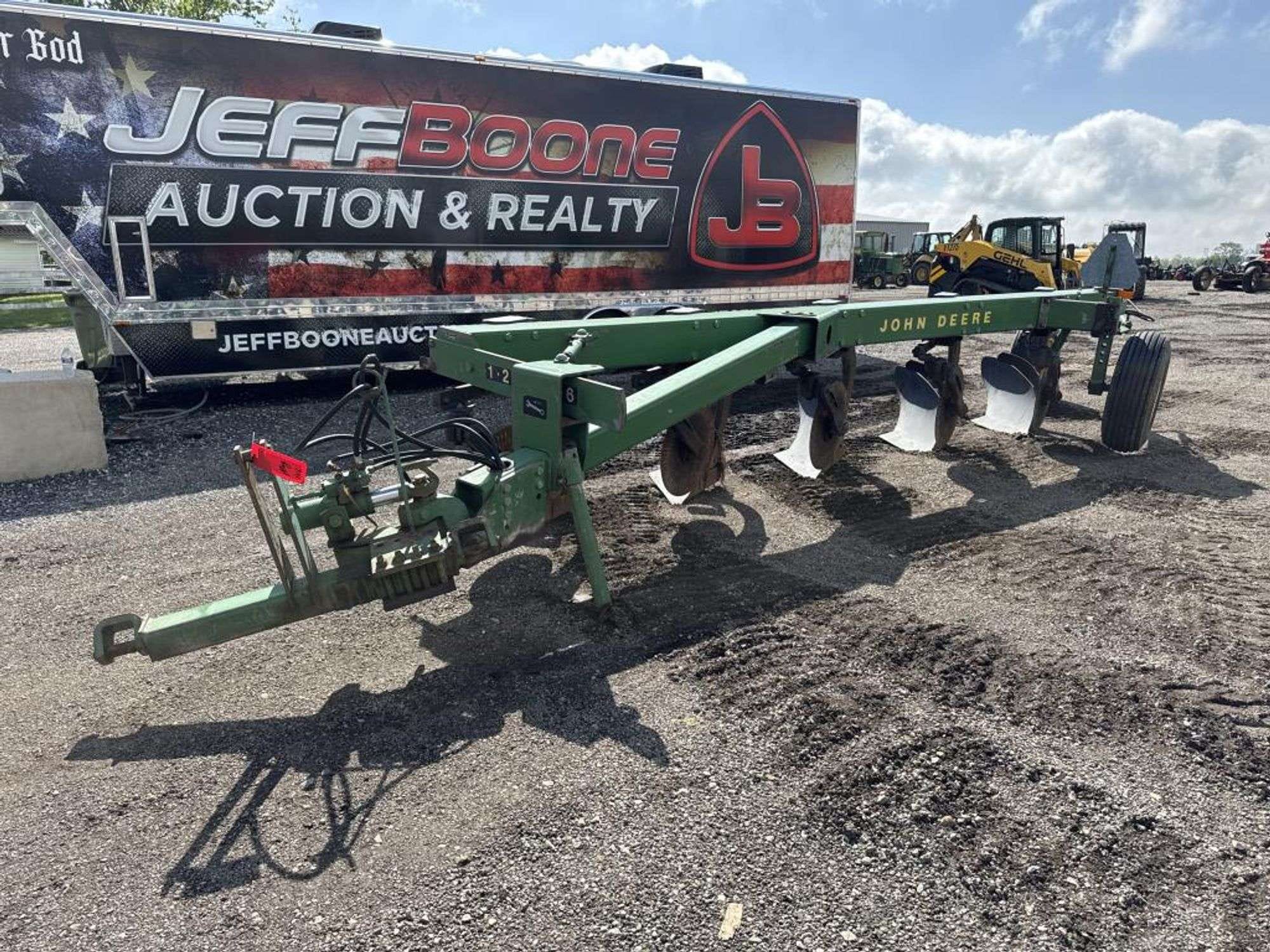 John Deere 2700 Equipment Image0