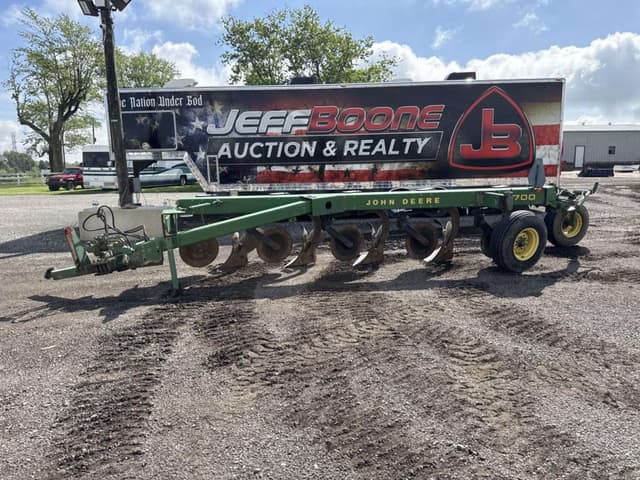 Image of John Deere 2700 equipment image 3