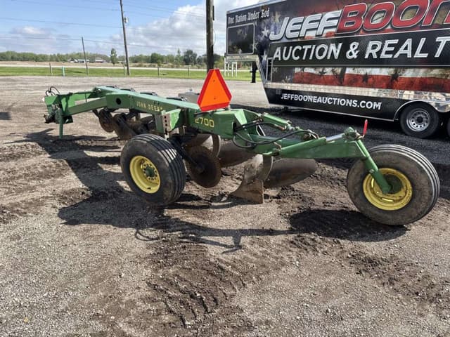 Image of John Deere 2700 equipment image 2