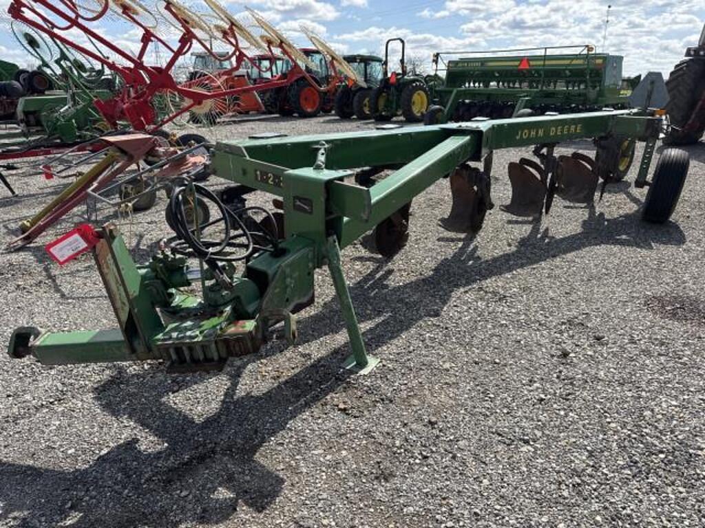 Image of John Deere 2700 Primary image
