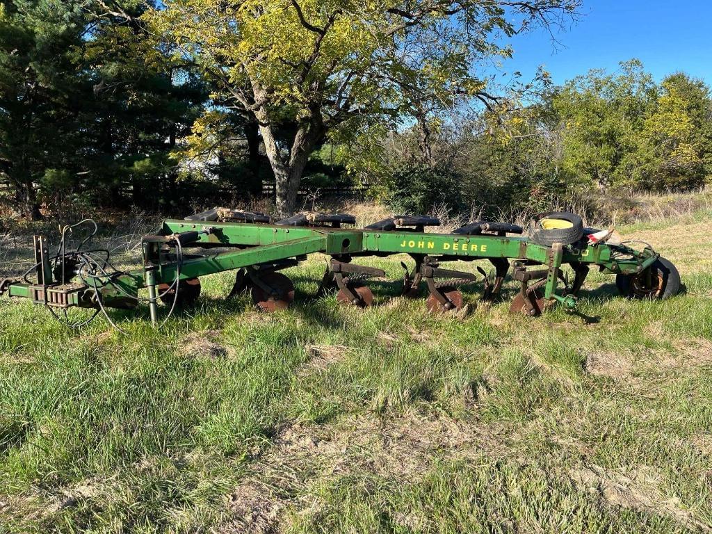 Image of John Deere 2700 Image 0