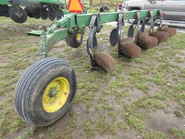 Image of John Deere 2700 equipment image 3