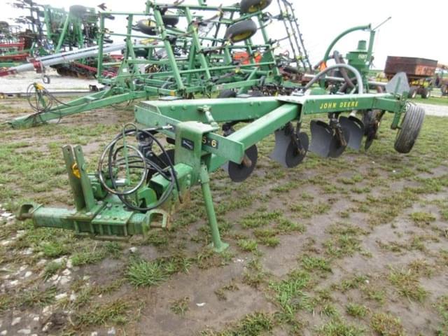 Image of John Deere 2700 equipment image 1