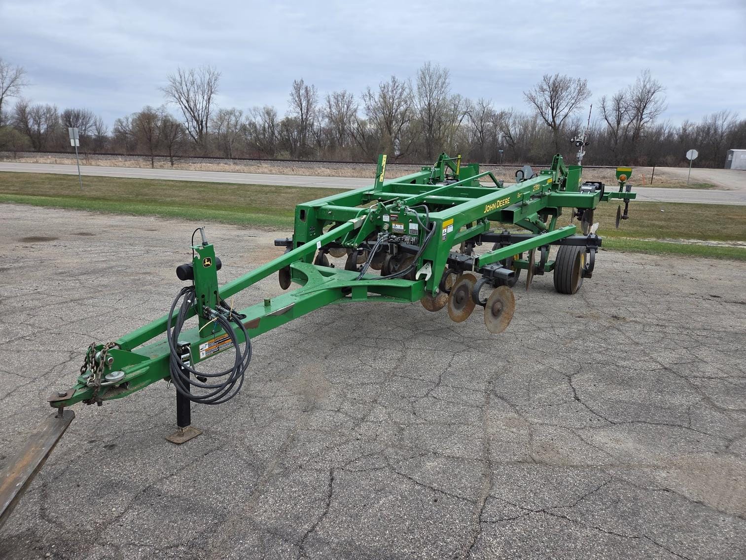 John Deere 2700 Equipment Image0
