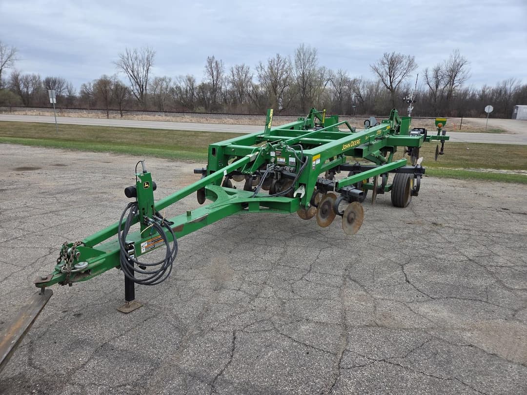 Image of John Deere 2700 Primary image