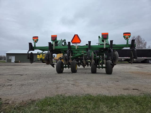 Image of John Deere 2700 equipment image 4