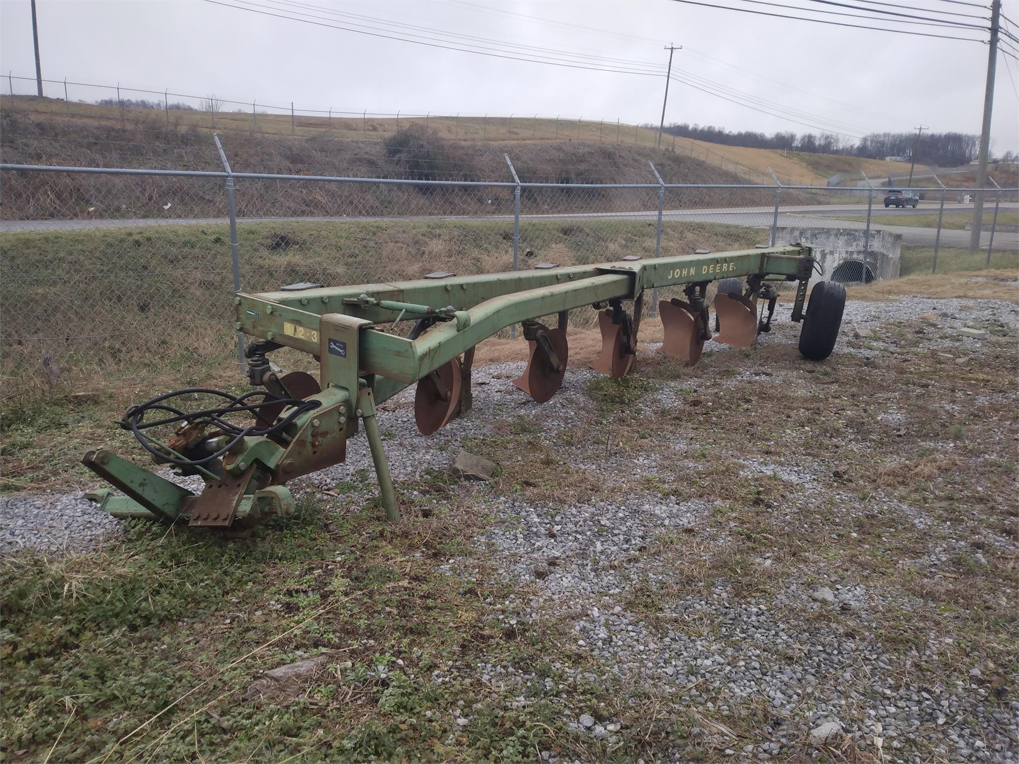 John Deere 2700 Equipment Image0