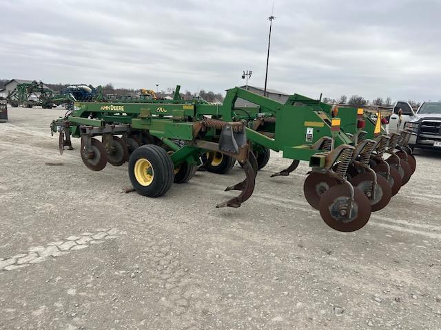 Image of John Deere 2700 equipment image 2
