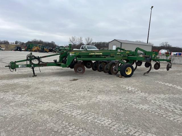Image of John Deere 2700 equipment image 1