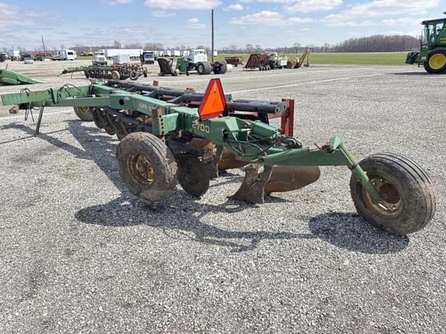 Image of John Deere 2700 equipment image 1