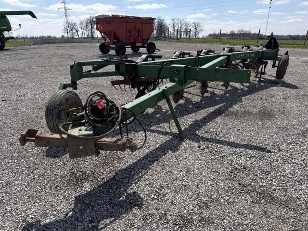 Image of John Deere 2700 Primary image
