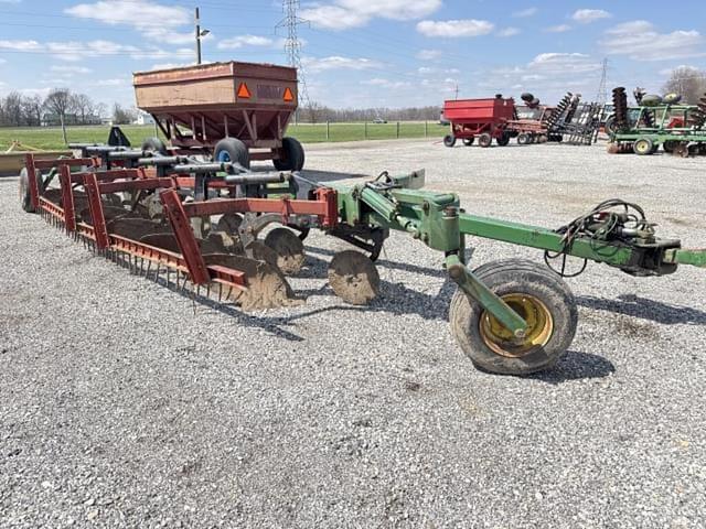 Image of John Deere 2700 equipment image 3