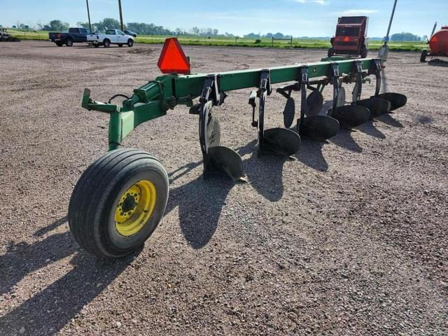 Image of John Deere 2700 equipment image 2