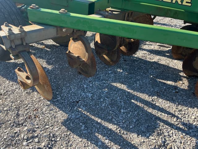 Image of John Deere 2700 equipment image 4