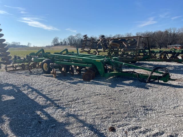 Image of John Deere 2700 equipment image 3