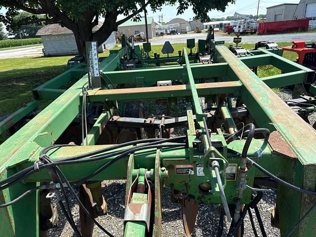 Image of John Deere 2700 equipment image 3