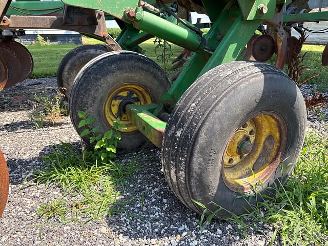 Image of John Deere 2700 equipment image 4