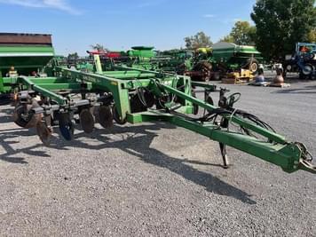 Main image John Deere 2700