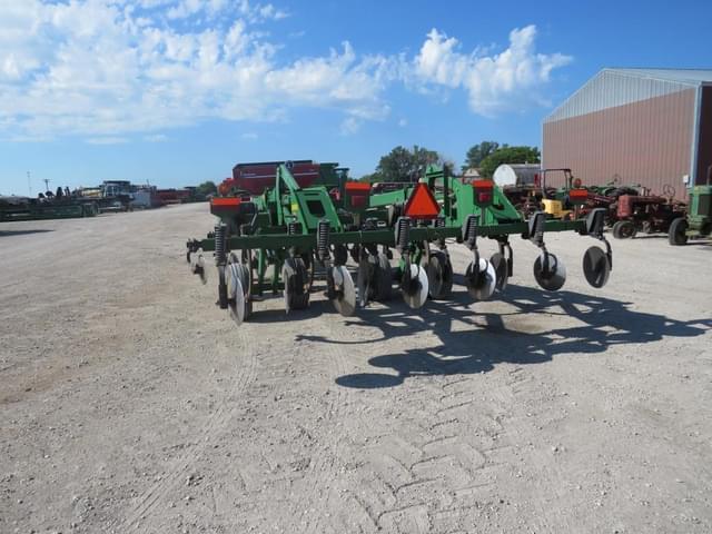 Image of John Deere 2700 equipment image 3