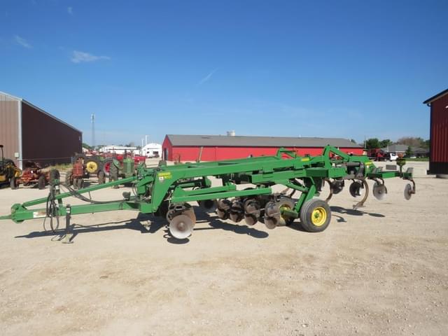 Image of John Deere 2700 equipment image 1