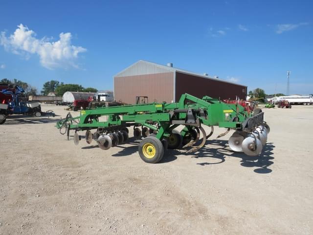 Image of John Deere 2700 equipment image 2